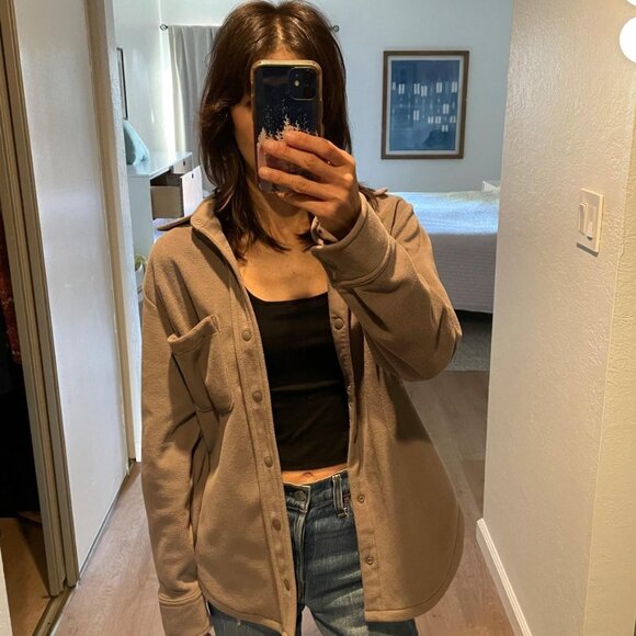 Aritzia TNA polar fleece - Picture 1 of 4